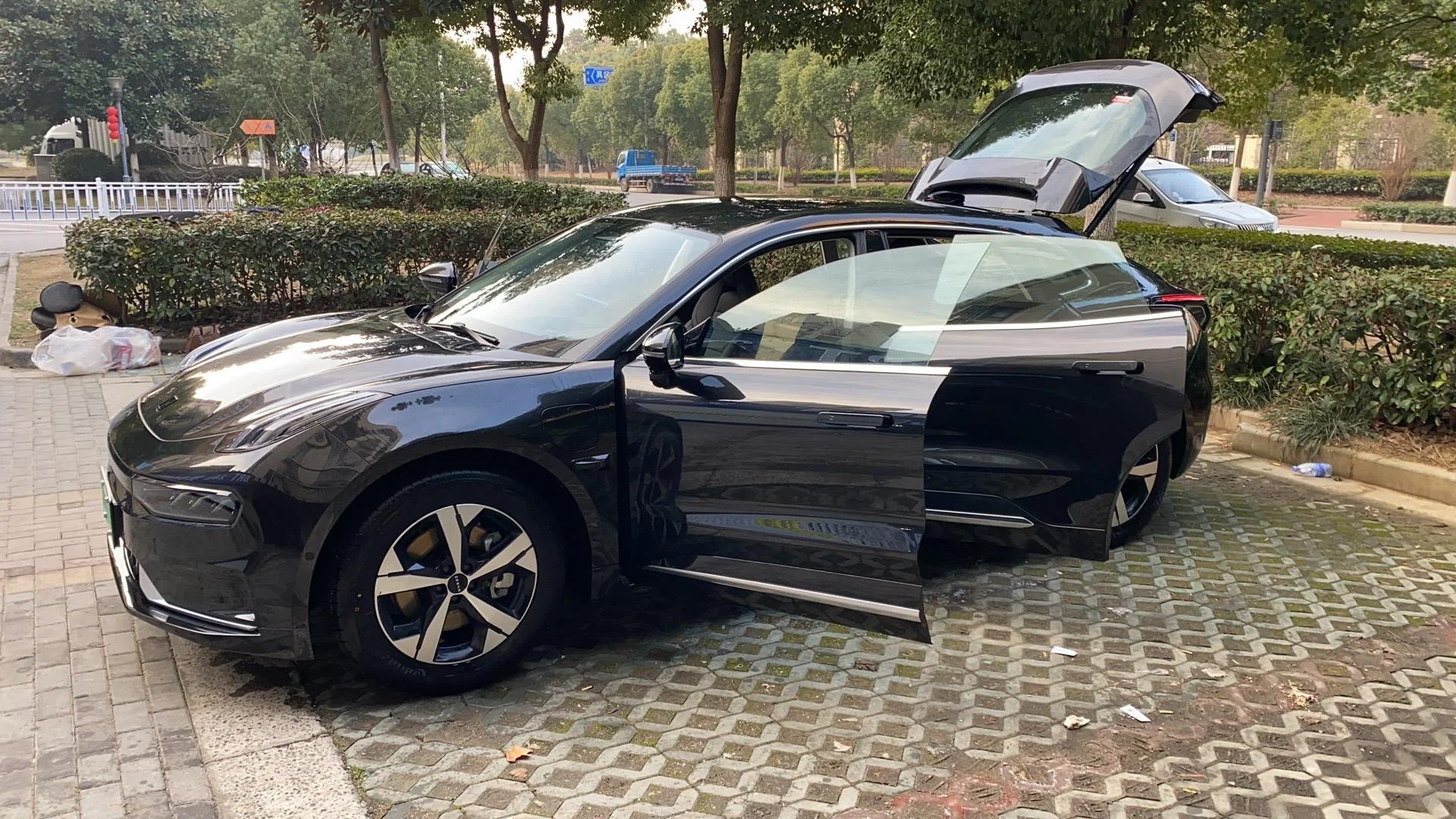 Zeekr 001 б/у чёрный