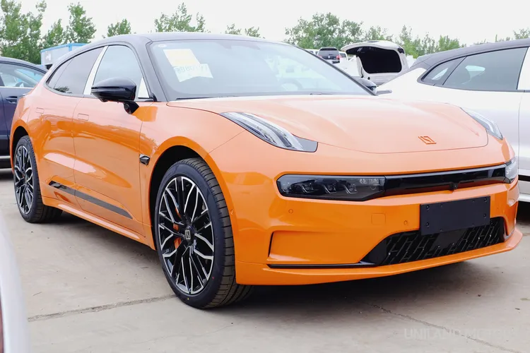 Оранжевый Zeekr 001 б/у