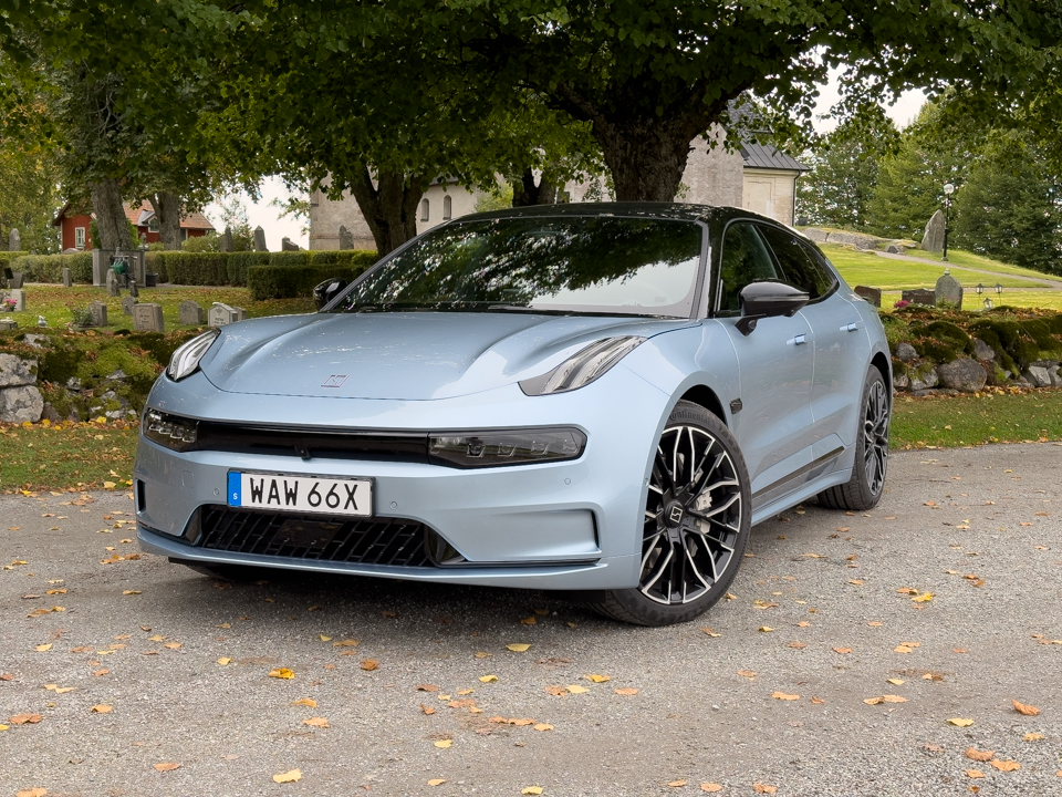 Zeekr 001 б/у серый