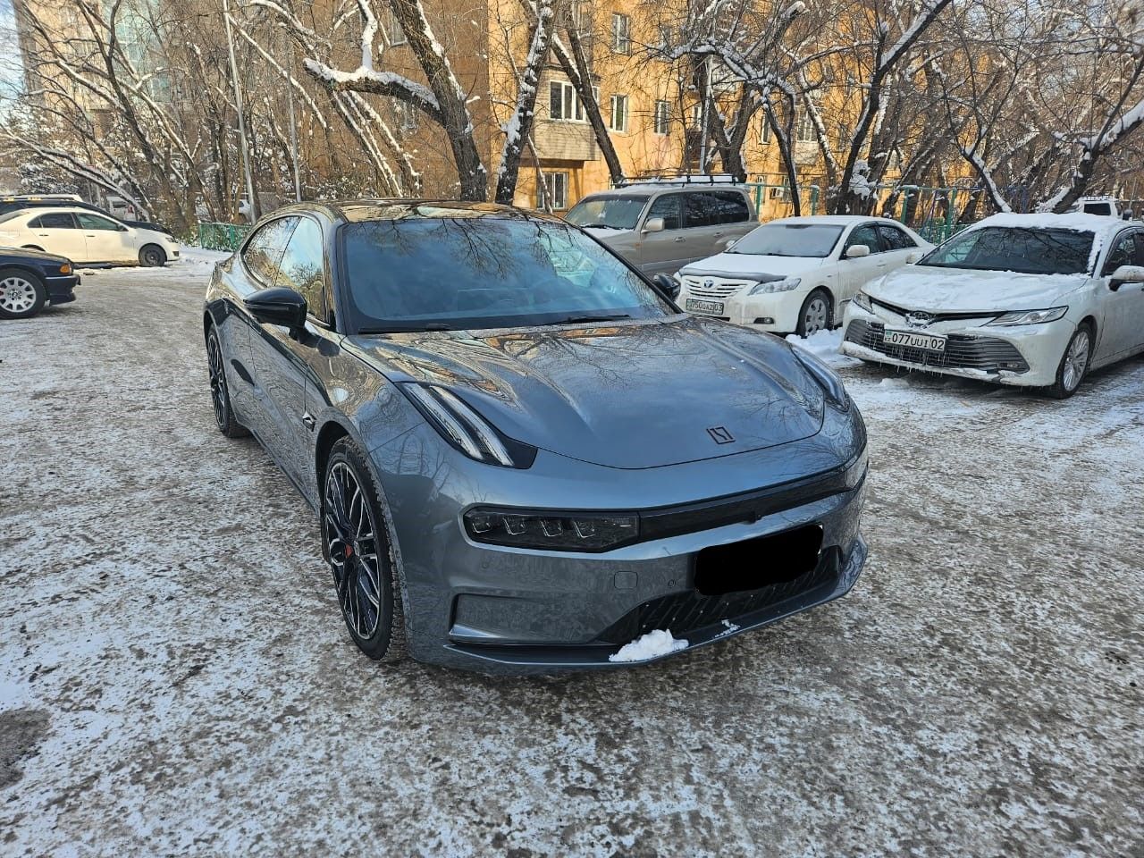 Zeekr 001 серый с пробегом зимой