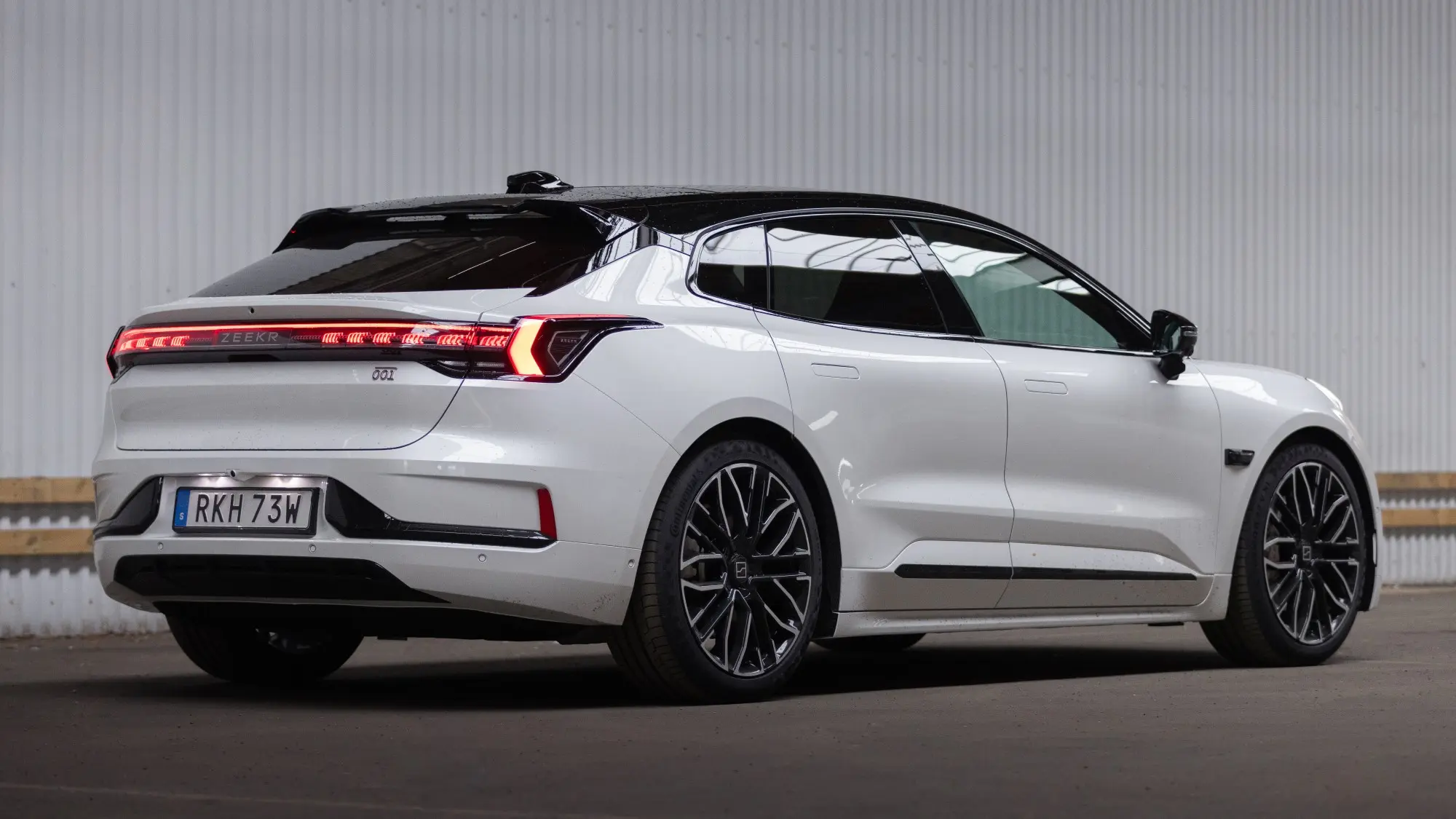 Zeekr 001 зад
